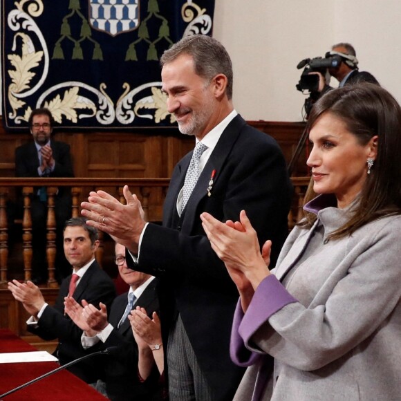 Le roi Felipe VI et la reine Letizia d'Espagne ont remis le 23 avril 2019 le prix littéraire Miguel de Cervantes à la poétesse uruguayenne Ida Vitale, au cours d'une cérémonie à l'Université Alcala de Henares à Madrid.