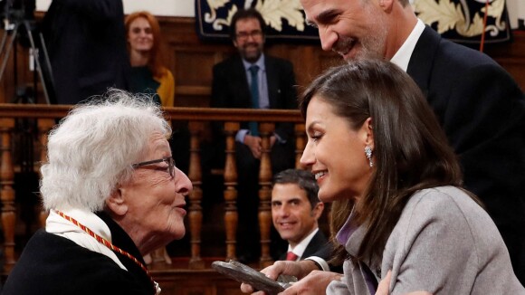 Letizia et Felipe d'Espagne : Chaleureux moment avec Ida Vitale, sacrée à 95 ans