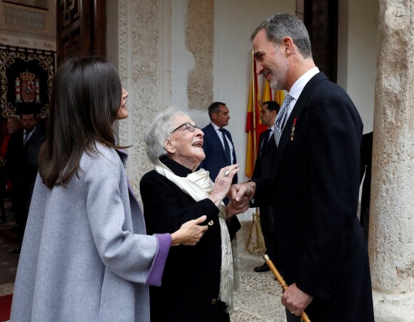Le roi Felipe VI et la reine Letizia d'Espagne ont remis le 23 avril 2019 le prix littéraire Miguel de Cervantes à la poétesse uruguayenne Ida Vitale, au cours d'une cérémonie à l'Université Alcala de Henares à Madrid.