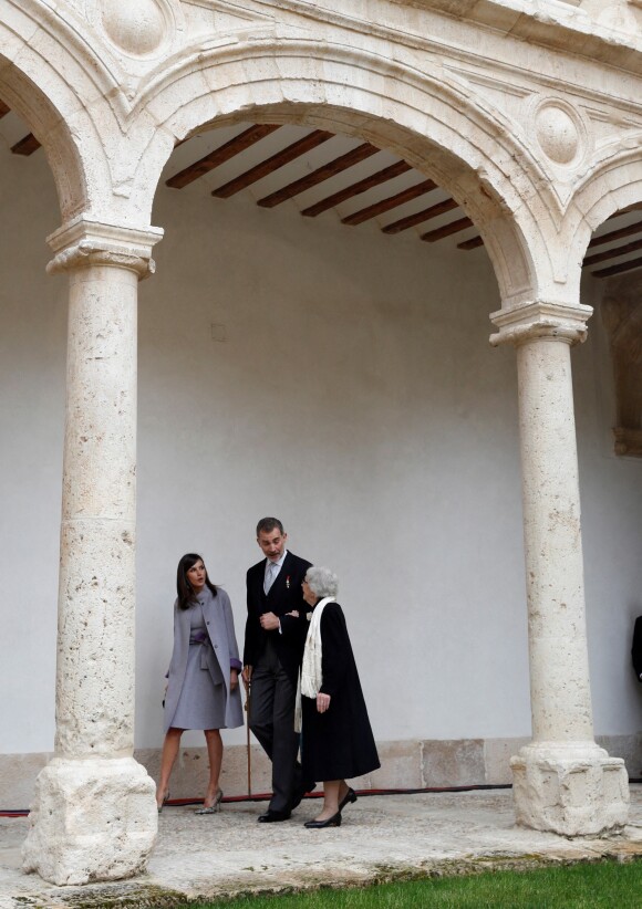 Le roi Felipe VI et la reine Letizia d'Espagne ont remis le 23 avril 2019 le prix littéraire Miguel de Cervantes à la poétesse uruguayenne Ida Vitale, au cours d'une cérémonie à l'Université Alcala de Henares à Madrid.