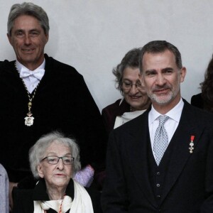 Le roi Felipe VI et la reine Letizia d'Espagne ont remis le 23 avril 2019 le prix littéraire Miguel de Cervantes à la poétesse uruguayenne Ida Vitale, au cours d'une cérémonie à l'Université Alcala de Henares à Madrid.