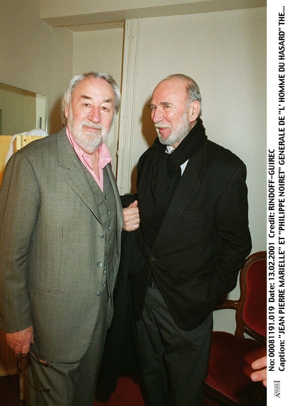 Philippe Noiret et Jean-Pierre Marielle en février 2001 au Théâtre de l'Atelier à Paris lors de la générale de la pièce L'Homme du hasard.