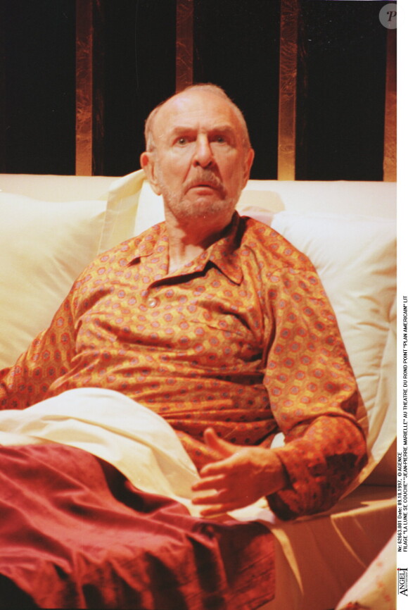 Jean-Pierre Marielle en octobre 1997 lors du filage de la pièce La Lune se couche au théâtre du Rond-Point à Paris.