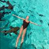 Exclusif - Prix Spécial - Thylane Blondeau nage avec les requins le jour de ses 18 ans lors de ses vacances en famille sur l'île de Staniel Cay aux Bahamas, le 5 avril 2019.