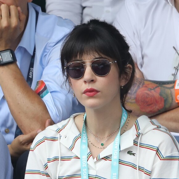 Nolwenn Leroy et son compagnon Arnaud Clément dans les tribunes des Internationaux de France de Tennis de Roland Garros à Paris, le 10 juin 2018. © Dominique Jacovides - Cyril Moreau/Bestimage