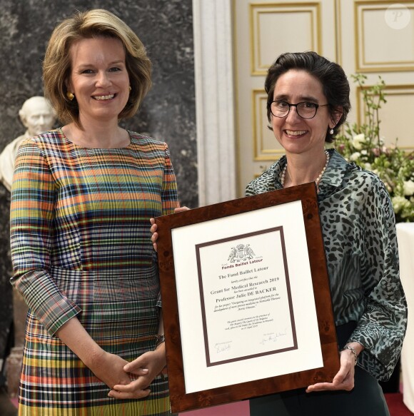 La reine Mathilde de Belgique lors de la remise du Prix de la Santé et du Crédit Baillet Latour le 25 avril 2019 à Bruxelles.