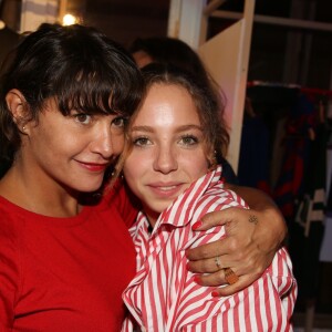 Emma de Caunes et sa fille Nina - Soirée "Tricolore Party" pour célébrer le 65ème anniversaire du Thermolactyl de Damart à la Maison Molière à Paris le 13 septembre 2018. © Denis Guignebourg/Bestimage