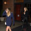 Cara Delevingne et sa compagne Ashley Benson quittent l'hôtel The Bowery pour se rendre au dîner Chanel au restaurant Balthazar en marge du 14e Festival de Tribeca à New York. Le 29 avril 2019.