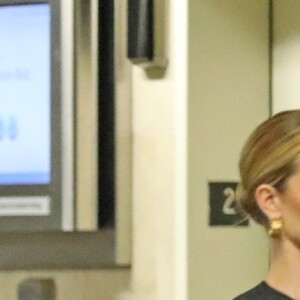 Exclusif - Rosie Huntington-Whiteley et son compagnon Jason Statham à la sortie d'un centre médical à Beverly Hills, le 15 avril 2019.