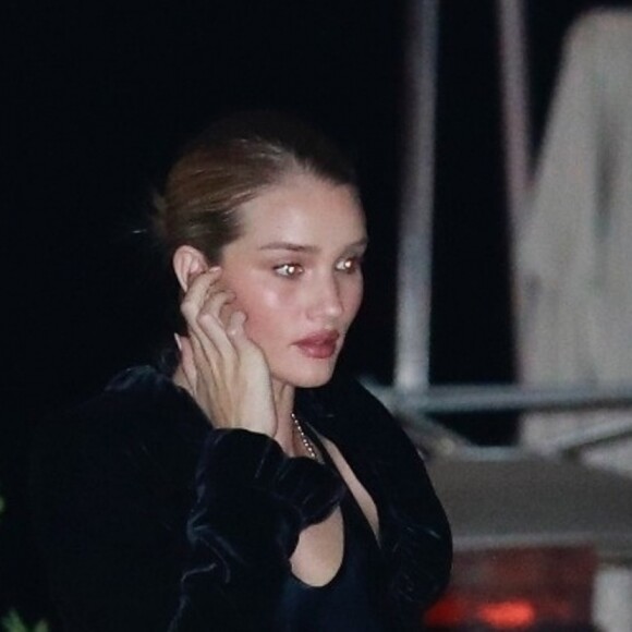 Exclusif - Rosie Huntington Whiteley et son mari Jason Statham s'offrent un dîner romantique au restaurant Nobu à Los Angeles, 12 April 2019. E