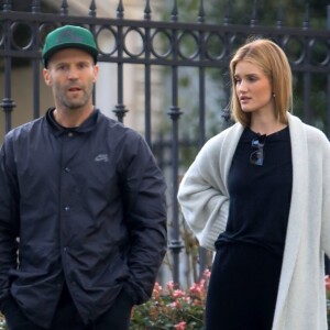 Exclusif - Jason Statham et Rosie Huntington passent un moment complice avec leur fils Jack dans un parc de Beverly Hills le 14 mars 2019.