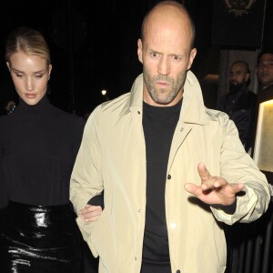 Jason Statham et sa compagne Rosie Huntington-Whiteley à la sortie du restaurant "GymKhana" à Londres, le 19 septembre 2018.