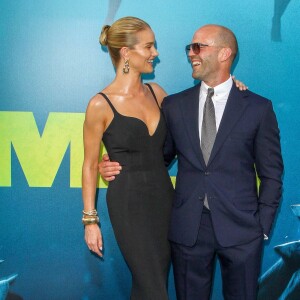Rosie Huntington-Whiteley et son fiancé Jason Statham à la première de 'The Meg' à Hollywood, le 6 août 2018
