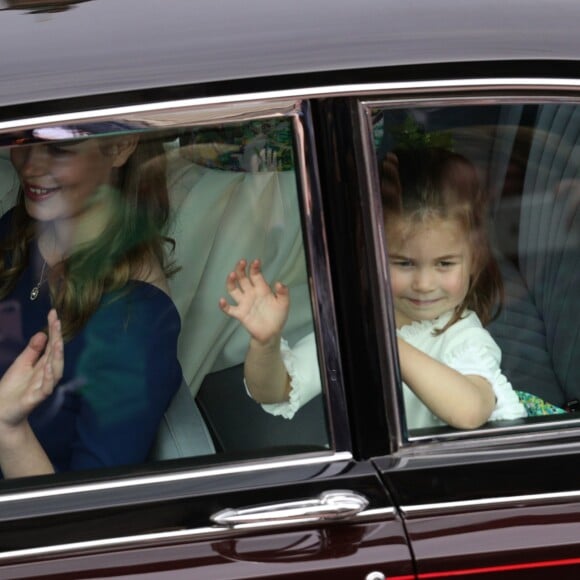 La princesse Charlotte de Cambridge et Lady Louise Mountbatten-Windsor - Les invités arrivent à la chapelle St. George pour le mariage de la princesse Eugenie d'York et Jack Brooksbank au château de Windsor, Royaume Uni, le 12 octobre 2018.