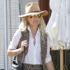 Laeticia Hallyday est allée déjeuner au restaurant français "Ladurée Beverly Hills" en compagnie de sa mère Françoise Thibault et une amie Elodie Piège à Los Angeles le 15 mars 2019.