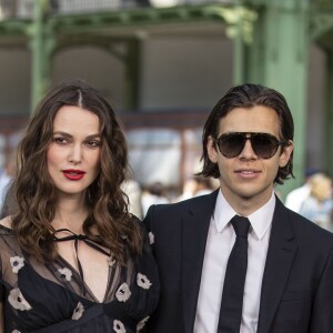 Keira Knightley, enceinte, et son mari James Righton - Les célébrités au photocall du défilé "Chanel Cruise Collection 2020" au Grand Palais. Paris, le 3 mai 2019. © Olivier Borde/Bestimage