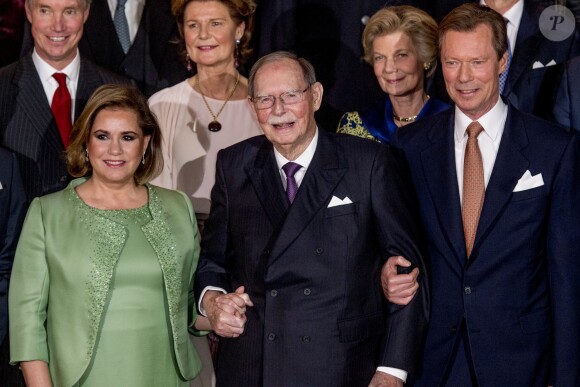 Le grand-duc Jean entre son fils, le grand-duc Henri, et sa belle-fillee la grande-duchesse Maria-Teresa - Cérémonie de clôture de l'année anniversaire des 125 ans de la dynastie Luxembourg-Nassau au Luxembourg, le 8 décembre 2016.