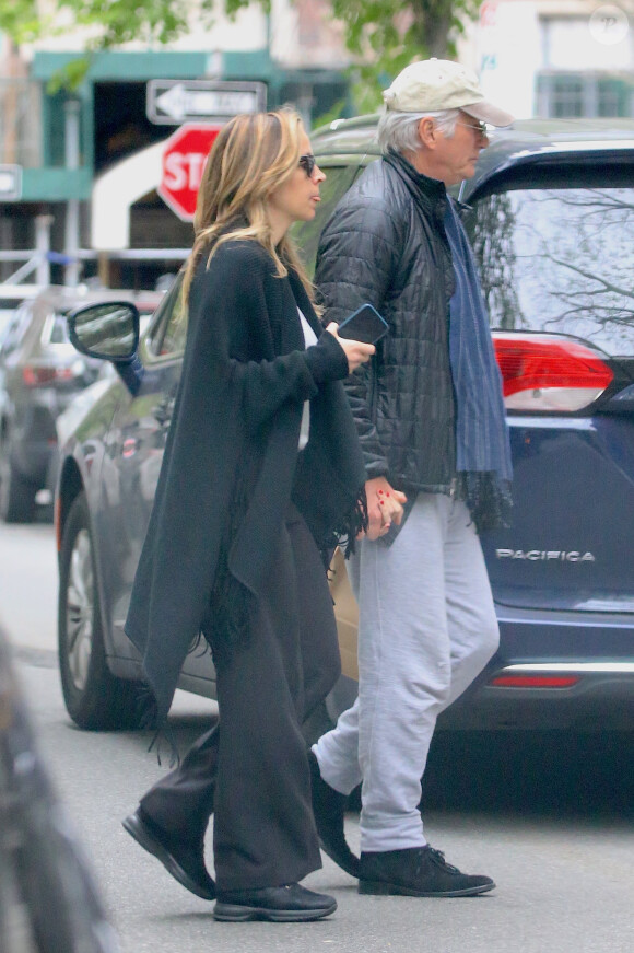 Exclusif - Richard Gere se promène avec son fils Homer et sa femme Alejandra Silva dans l'East Village à New York le 1er mai 2019.