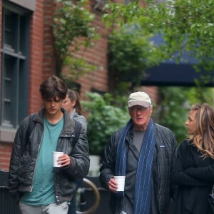 Exclusif - Richard Gere se promène avec son fils Homer et sa femme Alejandra Silva dans l'East Village à New York le 1er mai 2019.