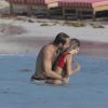 James Middleton et Alizee Thevenet profitent de la plage de l'hôtel Eden Rock à Saint-Barthélemy, le 2 janvier 2019.