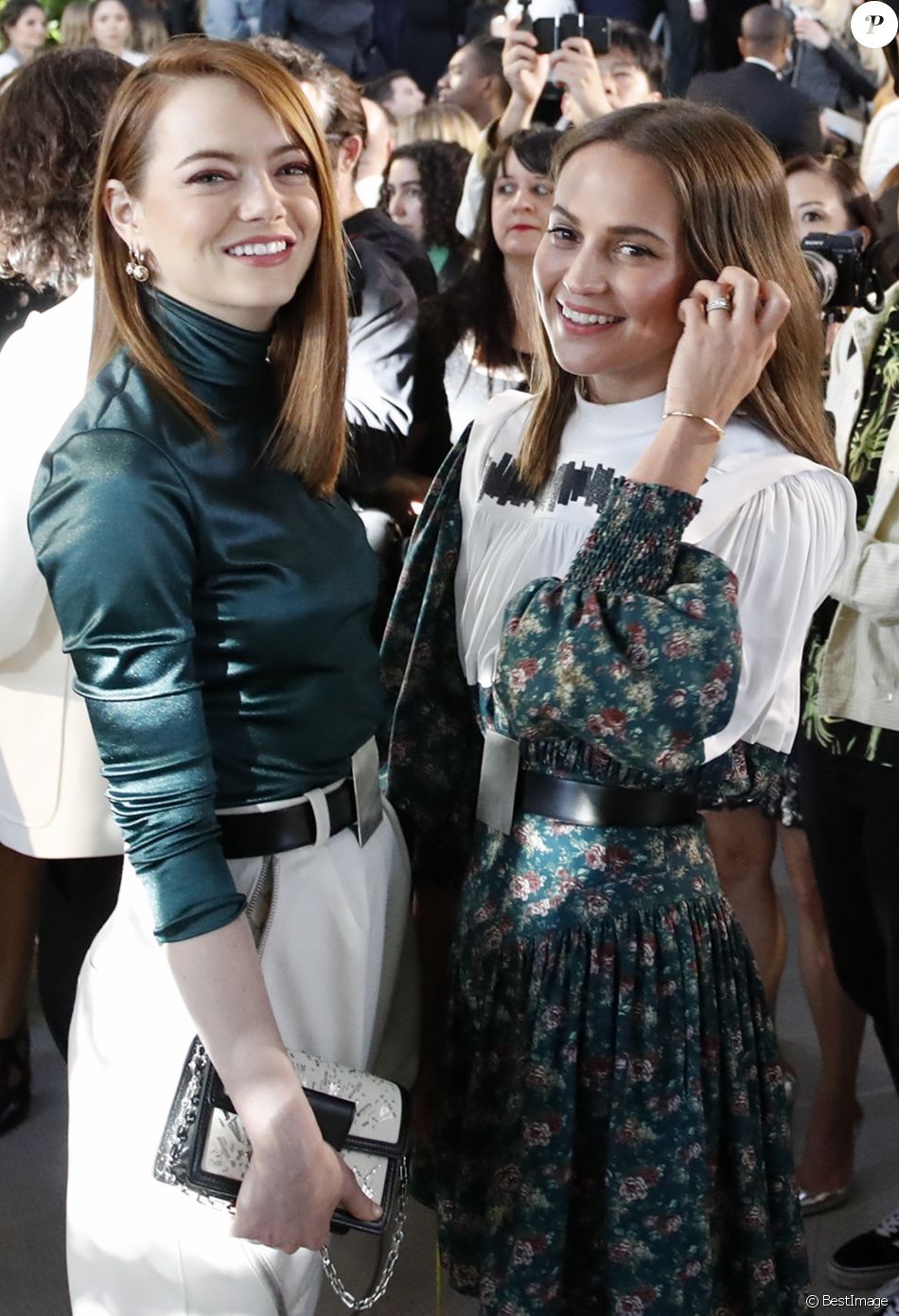 Emma Stone Et Alicia Vikander Lors Du Show Louis Vuitton Cruise 2020 à Long Island Le 8 Mai