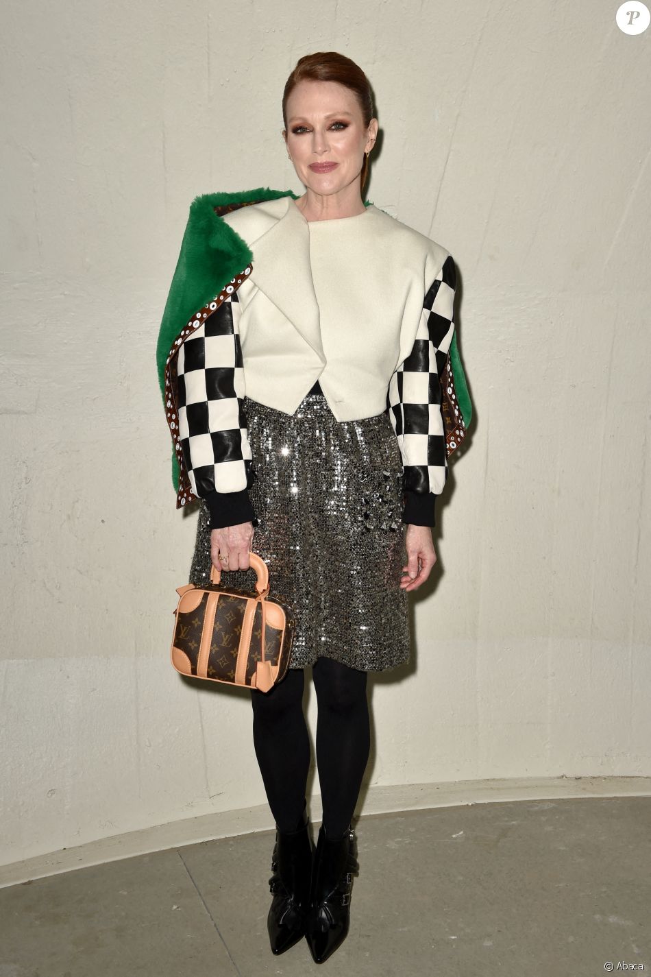 Julianne Moore - Défilé Louis Vuitton, collection croisière 2020 au TWA Flight Center, à l ...