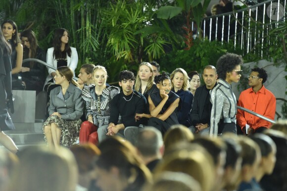 Riley Keough, Sophie Turner, Joe Jonas et Willow Smith - Défilé Louis Vuitton, collection croisière 2020 au TWA Flight Center, à l'aéroport JFK. New York, le 8 mai 2019.