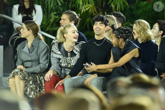 Riley Keough, Sophie Turner, Joe Jonas et Willow Smith - Défilé Louis Vuitton, collection croisière 2020 au TWA Flight Center, à l'aéroport JFK. New York, le 8 mai 2019.