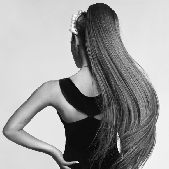 Ariana Grande est la nouvelle ambassadrice de Givenchy. Photo par Craig McDean.