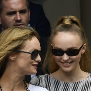 Vanessa Paradis et sa fille Lily-Rose Depp - Sorties du défilé de mode "Chanel", collection Haute-Couture automne-hiver 2018/2019, à Paris. Le 3 juillet 2018