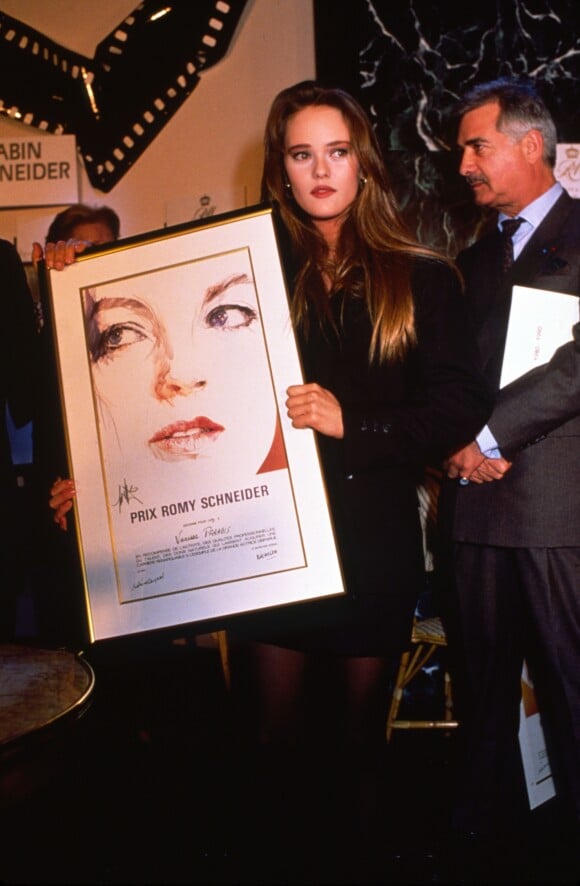 Vanessa Paradis reçoit le prix Romy Schneider en 1990.