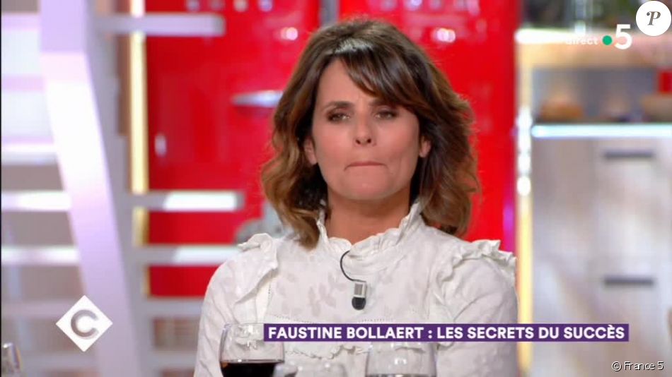 Faustine Bollaert revient sur son premier rendez-vous étrange avec Maxime Chattam, qui est aujourd&#039;hui son mari, dans &quot;C à vous&quot; (France 5) le 13 mai 2019.