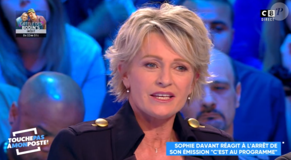 Sophie Davant émue aux larmes face aux messages de ses collaborateurs de "C'est au programme" (émission de France 2 qui s'arrête) mardi 14 mai 2019 sur le plateau de "Touche pas à mon poste" (C8).