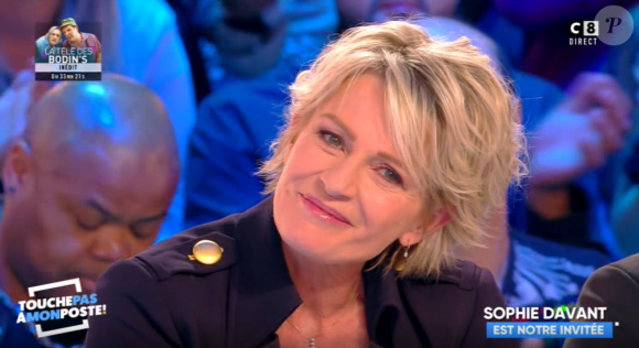 Sophie Davant émue aux larmes face aux messages de ses collaborateurs de "C'est au programme" (émission de France 2 qui s'arrête) mardi 14 mai 2019 sur le plateau de "Touche pas à mon poste" (C8).