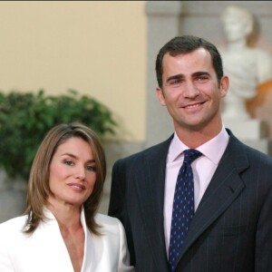 FIANCAILLES DU PRINCE "FELIPE D'ESPAGNE" ET DE "LETIZIA ORTIZ ROCASOLANO" A MADRID "PLAN AMERICAIN" FEMININ HOMME JOURNALISTE06/11/2003 - 