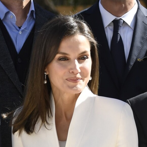 La reine Letizia d'Espagne en tailleur Armani à Rabat au Maroc le 14 février 2019.
