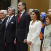 La reine Letizia d'Espagne en tailleur pantalon Carolina Herrera au Palais du Pardo à Madrid le 3 mai 2018.
