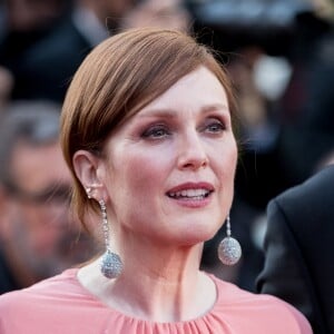 Julianne Moore (en Givenchy) pour la montée des marches du film "Rocketman" lors du 72e Festival International du Film de Cannes. Le 16 mai 2019 © Jacovides-Moreau / Bestimage