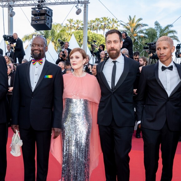 Cliff Morrison, Guy Vandenberg, Steve Williams, Julianne Moore (robe Givenchy), Dan Krauss, Keiynan Lonsdale et Miles Teller défendent le documentaire "5B" - Montée des marches du film "Rocketman" lors du 72e Festival International du Film de Cannes. Le 16 mai 2019 © Borde / Bestimage