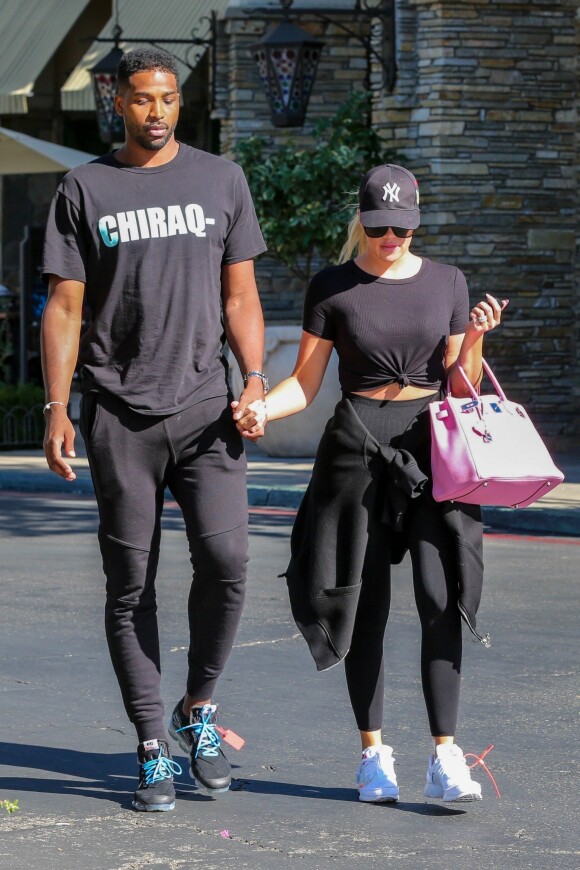 Exclusif - Khloe Kardashian et son compagnon Tristan Thompson sont allés voir le film White Boy Rick au cinéma à Calabasas. Le couple porte des baskets de la marque Off White. Le 16 septembre 2018.