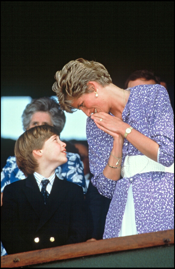 Le prince William avec sa mère Diana à Wimbledon en 1991.