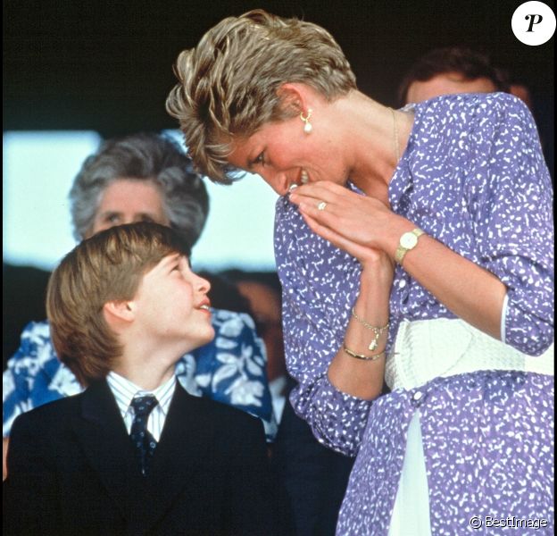 Le prince William avec sa mère Diana à Wimbledon en 1991.