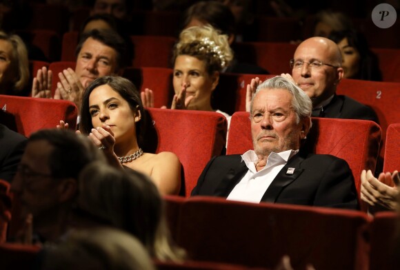 Alain Delon (avec un badge Paris Match d'une ancienne couverture du magazine titrant "Alain Delon, mes deux amours, Rosalie et Anouchka) et sa fille Anouchka (Robe Elie Saab) - Remise de la Palme d'Honneur à Alain Delon lors du 72ème Festival International du Film de Cannes. On may 19th 2019 © Jacovides-Moreau / Bestimage