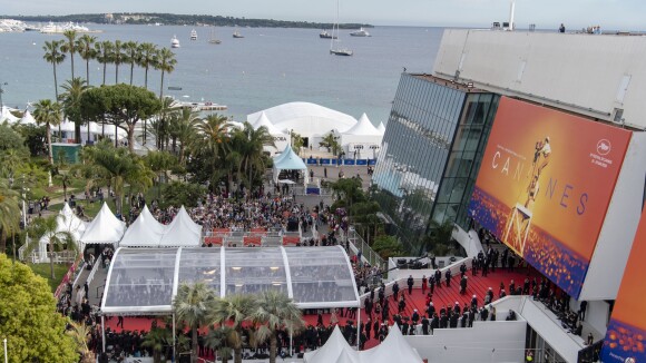 Festival de Cannes : Une femme qui avait oublié ses clés s'empale sur un portail