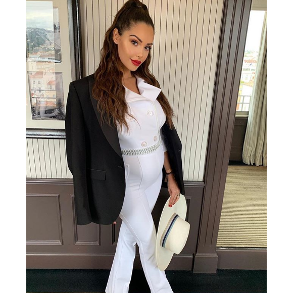 Nabilla Benattia divine au Majestic Barrière à Cannes, pose sur Instagram, 19 mai 2019