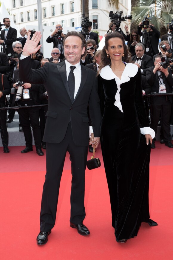 Vincent Perez et sa femme Karine Silla - Montée des marches du film "Once upon a time... in Hollywood" lors du 72ème Festival International du Film de Cannes. Le 21 mai 2019 © Jacovides-Moreau / Bestimage