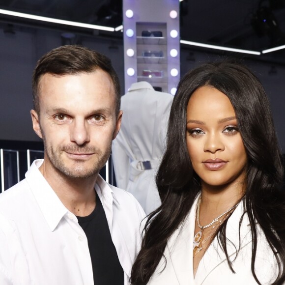 Le créateur Kris Van Assche (Berluti) et Rihanna assistent au cocktail de présentation de la première collection de "Fenty". Paris, le 22 mai 2019.