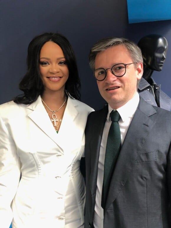 Rihanna et Jean-Charles Trehan, directeur des relations extérieures chez LVMH, au cocktail de présentation de la première collection de "Fenty". Paris, le 22 mai 2019.