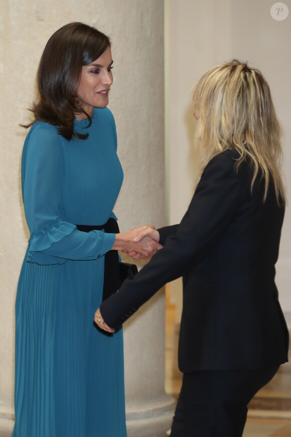 La reine Letizia d'Espagne, vêtue d'une combi-pantalon Zara, lors d'une rencontre avec des femmes d'exception pour une table ronde sur le thème de l'égalité des genres : "Femmes d'exception, le courage de saisir sa chance", le 23 mai 2019 au siège de la Fondation Microfinance BBVA.