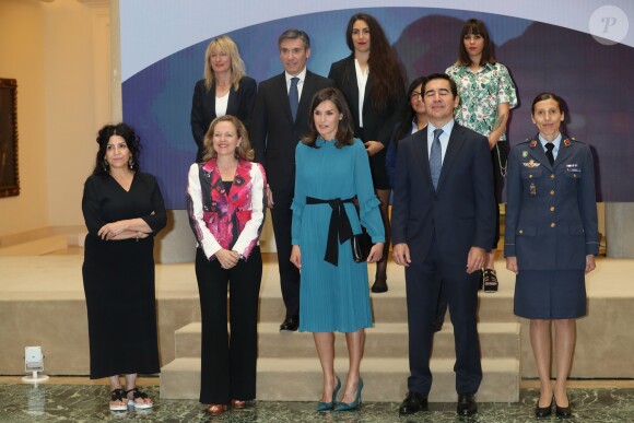 La reine Letizia d'Espagne, vêtue d'une combi-pantalon Zara, lors d'une rencontre avec des femmes d'exception pour une table ronde sur le thème de l'égalité des genres : "Femmes d'exception, le courage de saisir sa chance", le 23 mai 2019 au siège de la Fondation Microfinance BBVA.